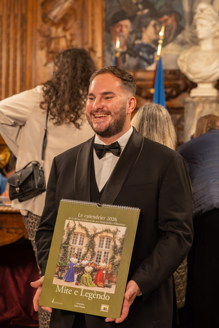 Alexis Yckache lors de la présentation du calendrier de la Reine d'Arles 2025